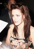 Twilight_star_Kristen_Stewart signing autographs